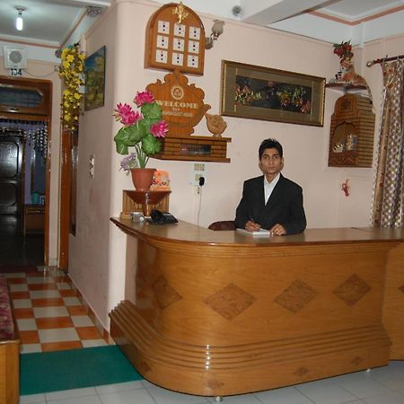 Hotel Ashish Inn Kandāghāt Esterno foto
