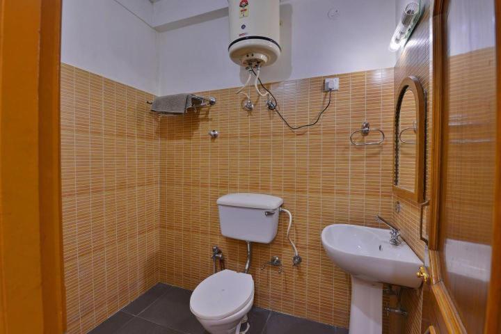 Hotel Ashish Inn Kandāghāt Esterno foto