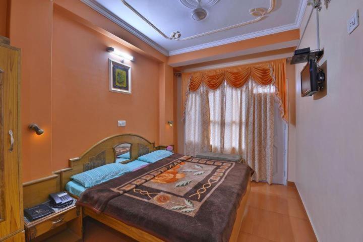 Hotel Ashish Inn Kandāghāt Esterno foto