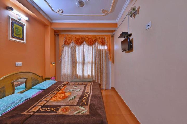 Hotel Ashish Inn Kandāghāt Esterno foto
