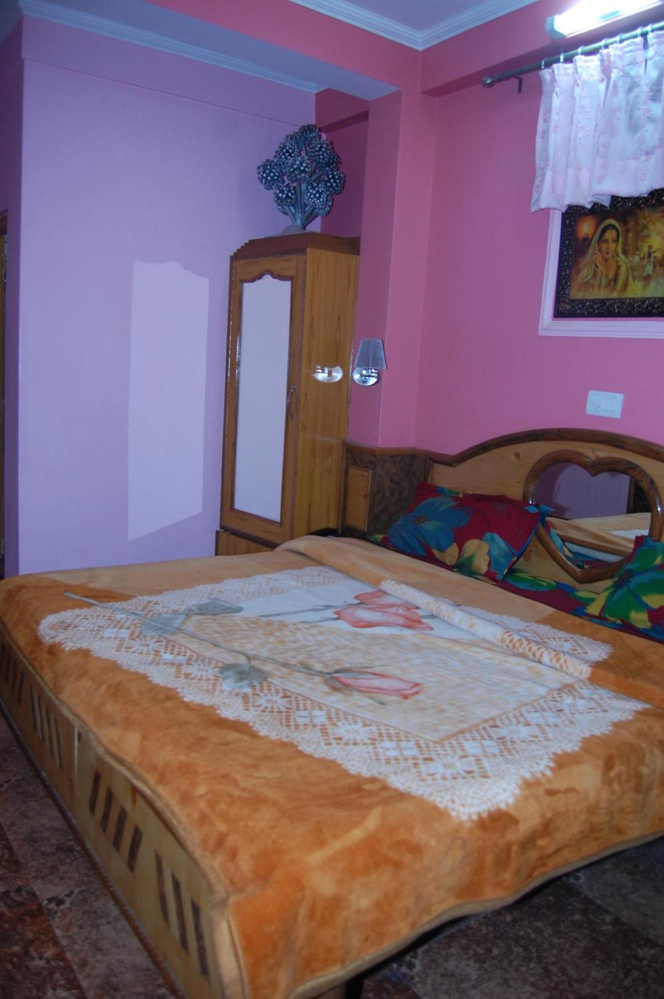 Hotel Ashish Inn Kandāghāt Esterno foto