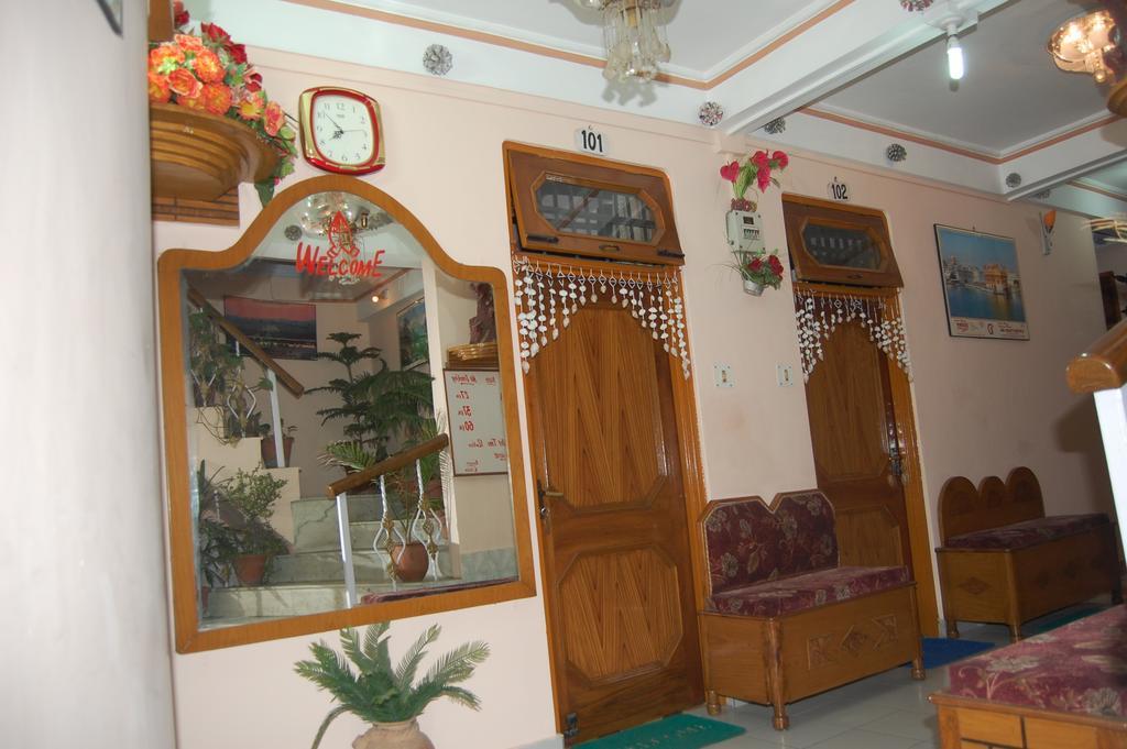 Hotel Ashish Inn Kandāghāt Esterno foto