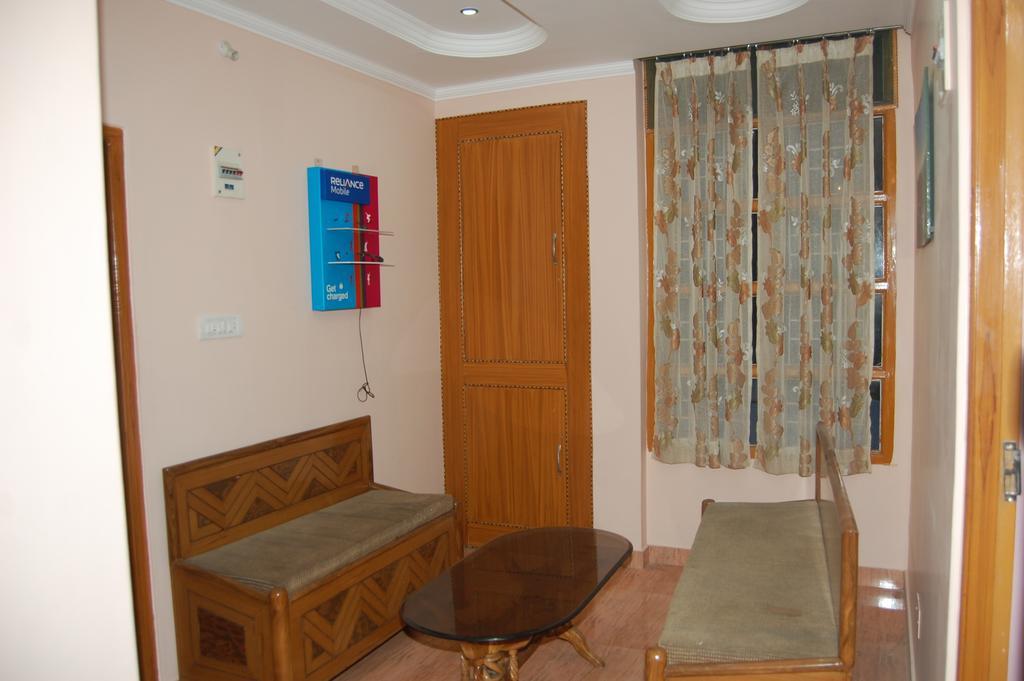 Hotel Ashish Inn Kandāghāt Esterno foto